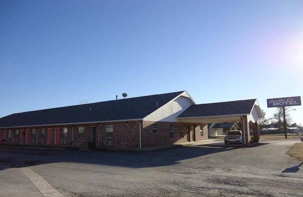 Suite 16 Motel Gore Exterior photo